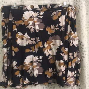 Old navy XL (fits up to 3x) skirt w/ POCKETS!